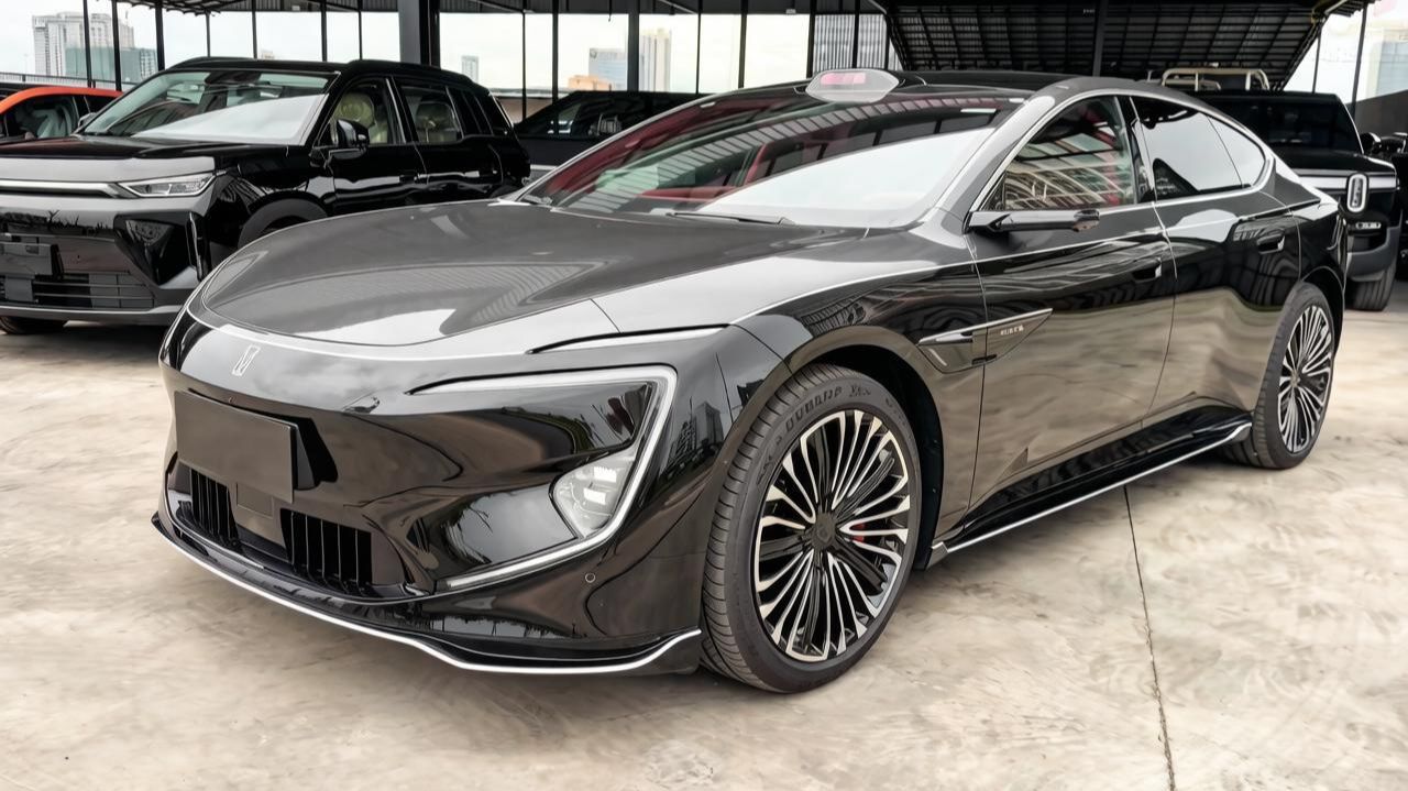 AVATR 12 Royal Edition 2026 года  роскошный электрический седан. Обзор автомобилей.