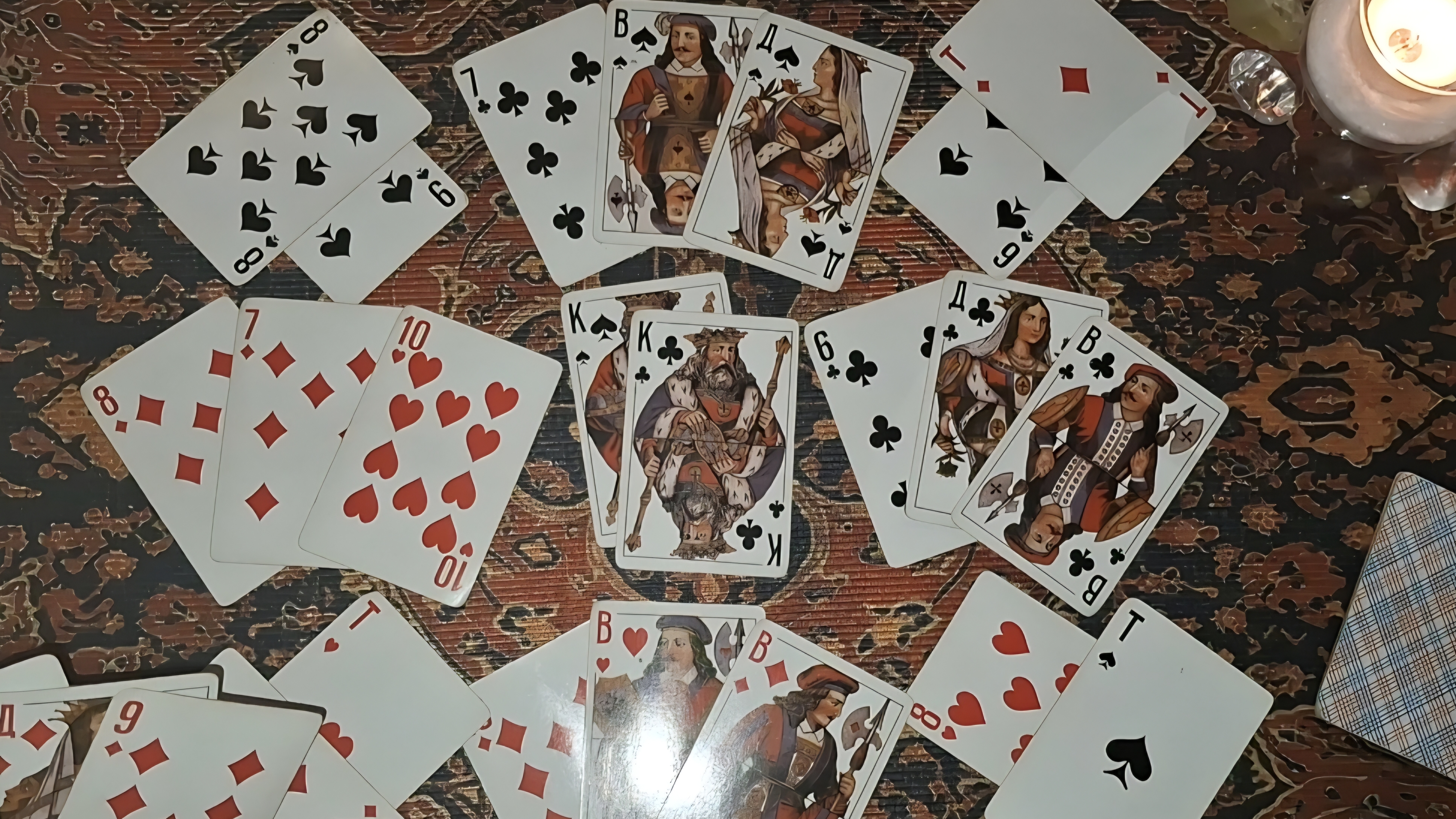 Расклад на ♣️ крестового 👑 короля (🔺️треугольник)