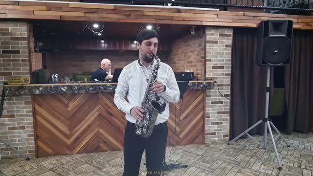 Живая магия саксофона на дагестанской свадьбе!
