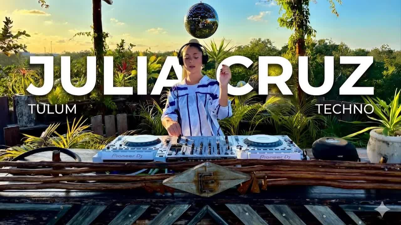 Julia Cruz | Melodic Techno Peak Time By RESILIENCE