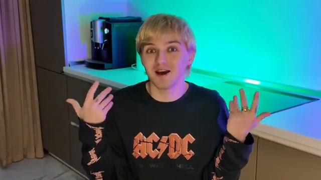 С МЕНЯ ХВАТИТ
