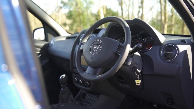 Dacia Duster 2017 SUV обзор практичности