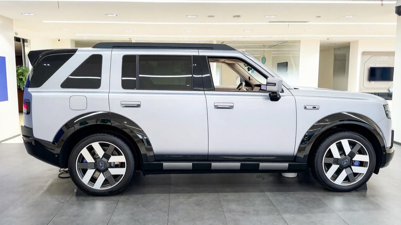 FREELANDER 8 2026 года роскошный внедорожник премиум класса. Обзор автомобилей.