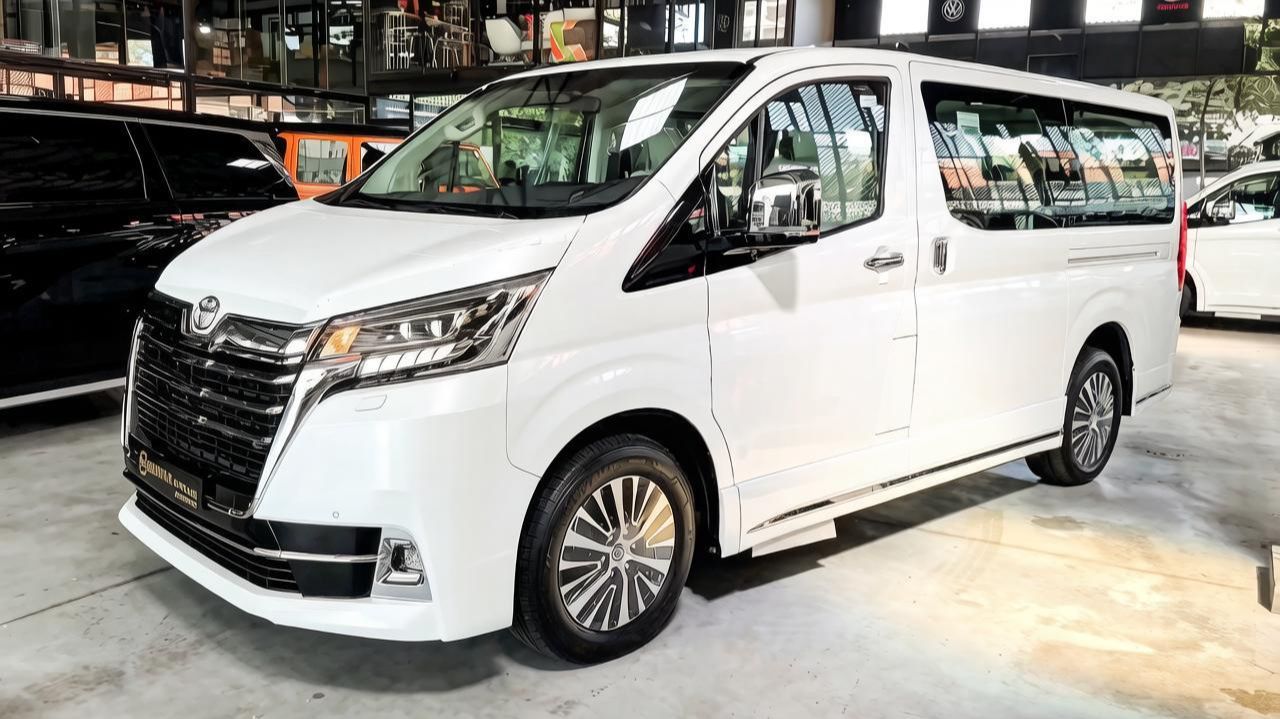 TOYOTA GRANVIA PREMIUM 2026 года роскошный 6-местный качественный минивэн. Обзор автомобилей.