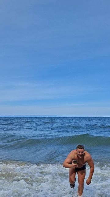 18+  ,телефон чуть неутопил на о.Байкал