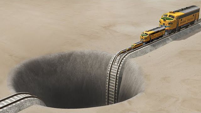 Большие и маленькие поезда против гигантской ямы в