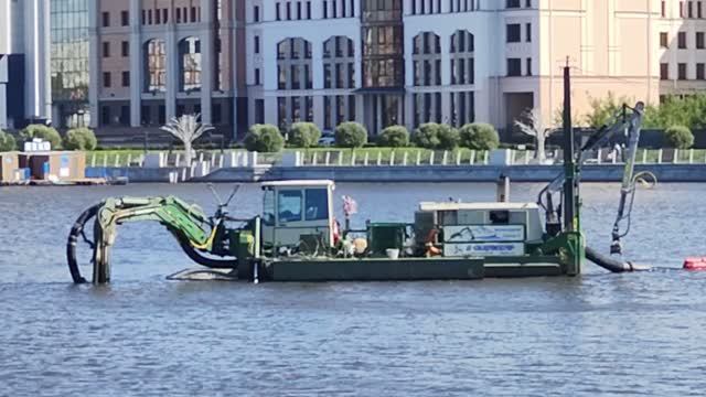 Челябинск чистка донных отложений на р.Миасс. 28.08.2026г