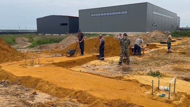 Подготовка основания под ЖБ балки, обратная отсыпка. Технопарк М5, Чулково, Московская область