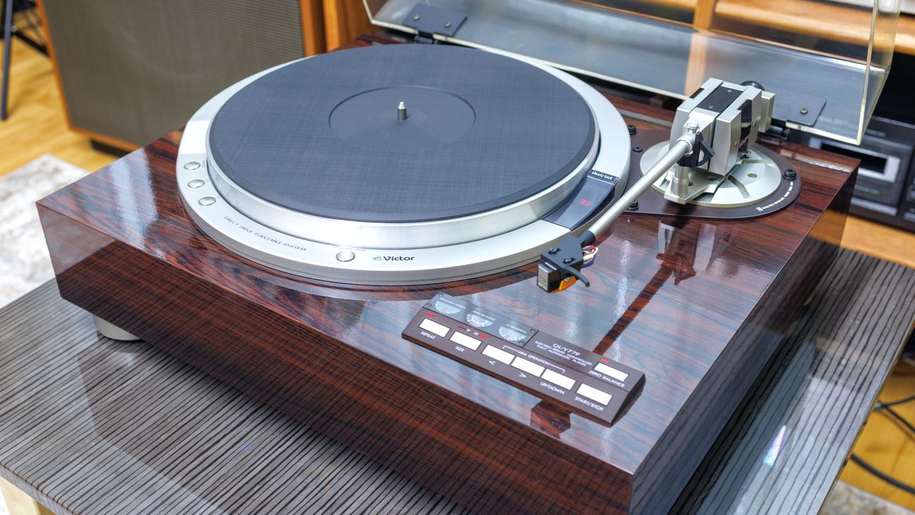 Victor QL-Y77F