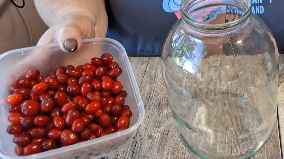 КИЗИЛОВЫЙ КОМПОТ С ЯБЛОКОМ НА ЗИМУ. САМЫЙ АРОМАТНЫЙ И ВКУСНЫЙ. 😋
