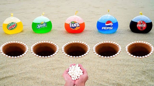 Coca Cola, Pepsi, Fanta, Sprite, Mtn Dew, шарики и Mentos в разных отверстиях под землей