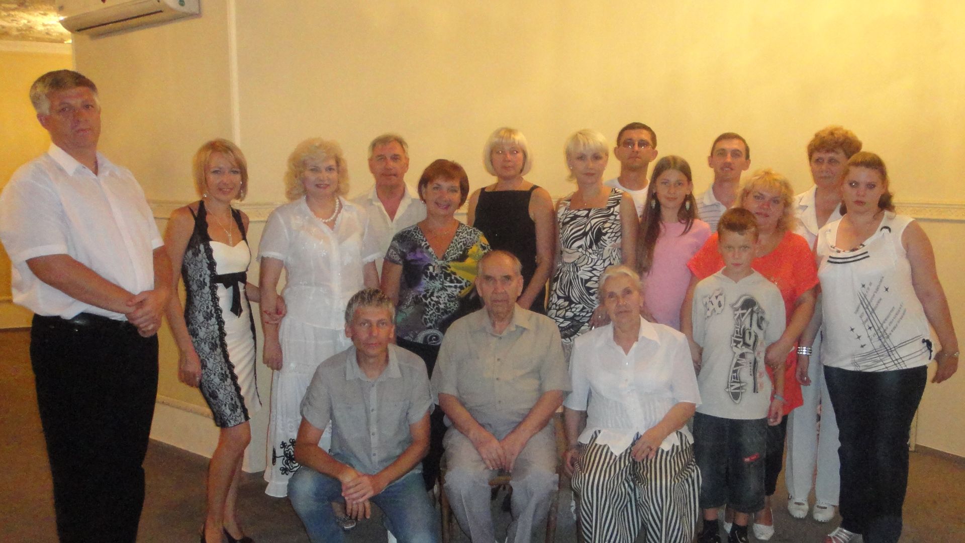 2011 Сальман Л.Я. - 80 лет празднование с родственниками.