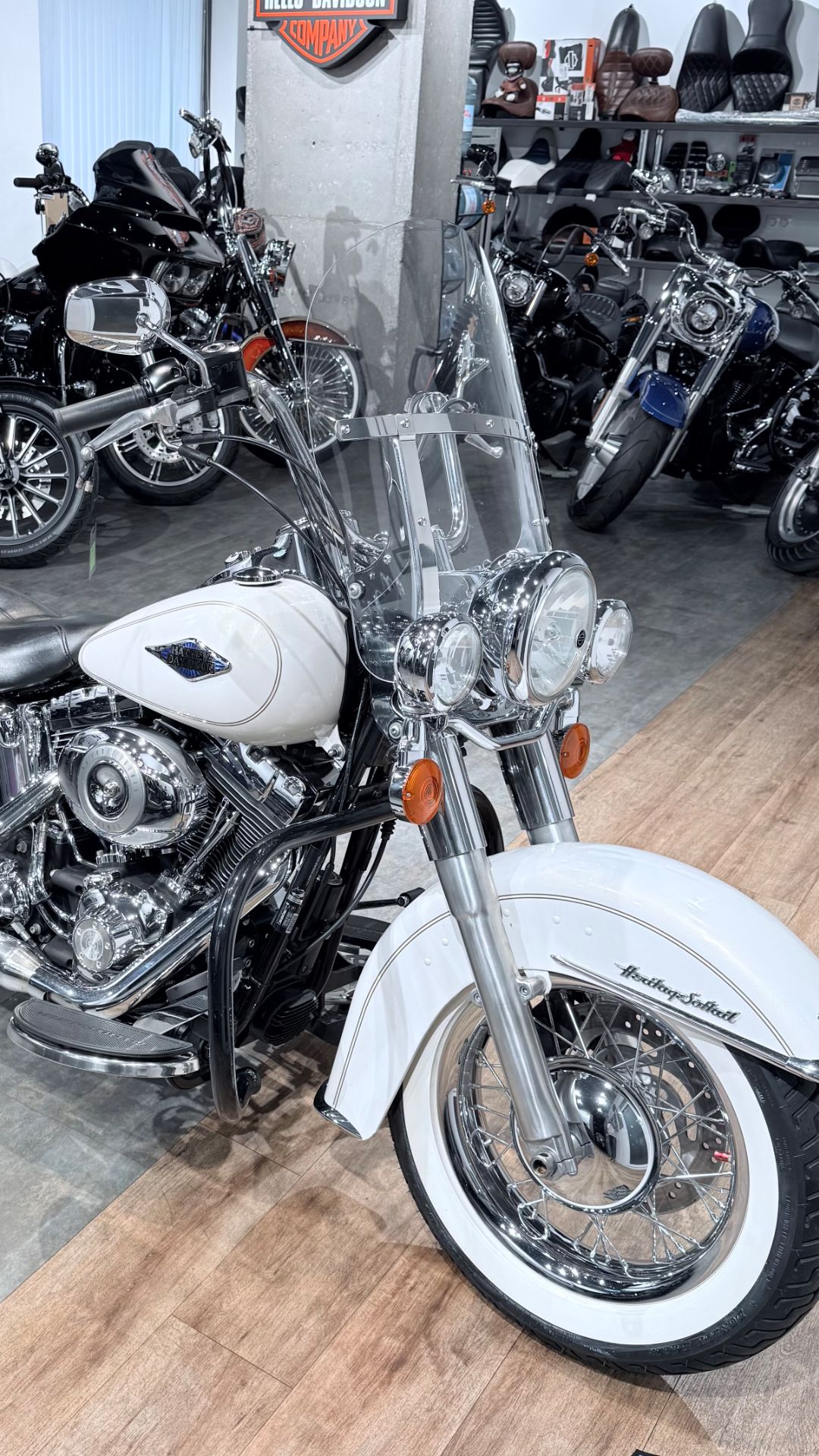 + 2014 HD Heritage ABS Morocco Gold Pearl Silver 25K (VIN 5HD***2171)