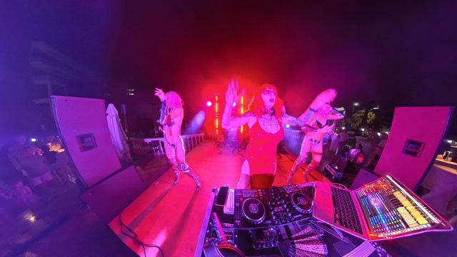 Диджей-шоу в Сочи - DJ Kaprizz &amp; Lamour Dance show