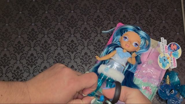 Rainbow High Littles: Сапфир, маленькая фея с силами льда