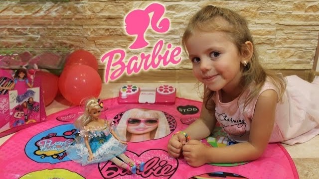 🩰🎀 БАРБИ-БАЛЕРИНА ТАНЦУЕТ! 😍💃 МУЗЫКАЛЬНЫЙ КОВРИК BARBIE! 🎶✨ ИГРАЕМ И ТАНЦУЕМ С КУКЛОЙ! 💖
