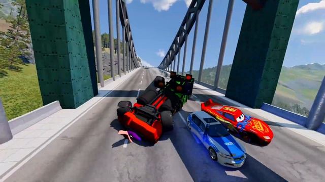 Giant LOGS DUMP TRUCK McQueen Eater VS Cars Lightning McQueen, Police Car Downhill Race