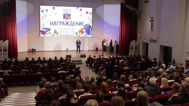 В День знаний Александр Новиков поздравил учеников и преподавателей сразу в 2-х учебных заведениях