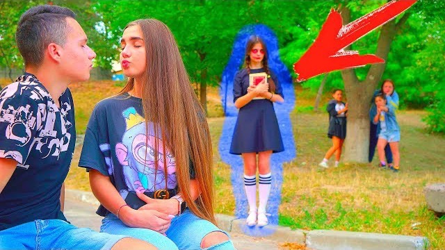 Девочка - ПРИЗРАК ПРЕСЛЕДУЕТ Диану!!