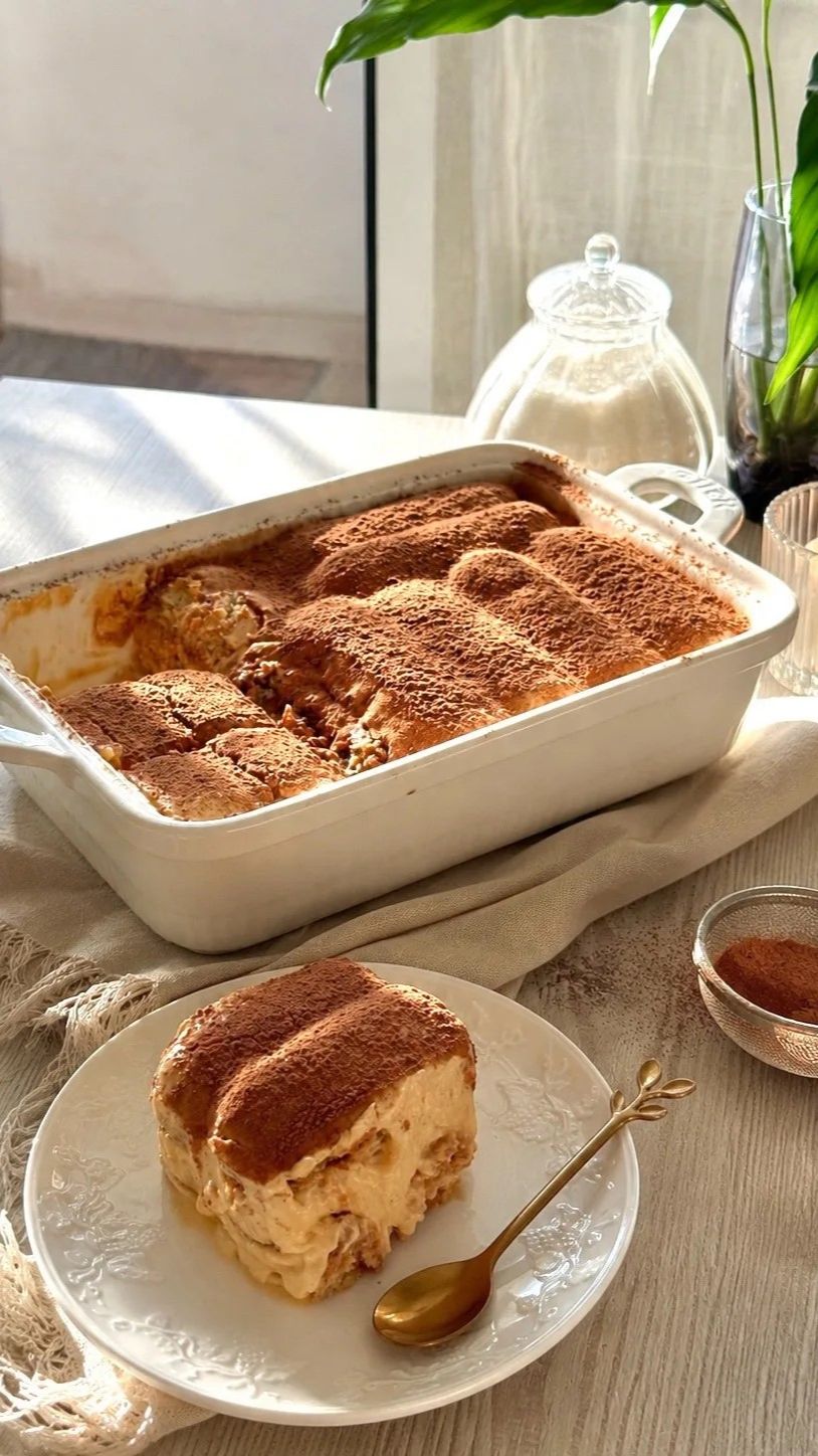 Ленивый тирамису за 5 мин без маскарпоне, яиц и сливок. Рецепт вкусного, нежного десерта.