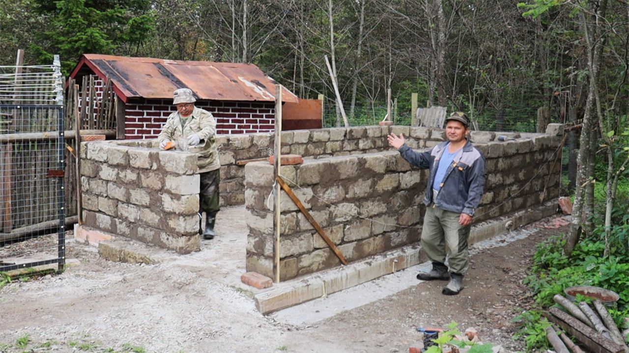 Строю Курятник из Гипсоблока! Стены Наполовину Готовы!