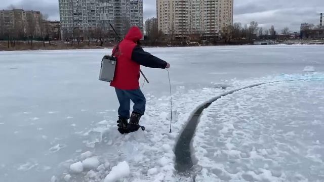 📹 ЛЕДЯНАЯ КАРУСЕЛЬ ! СДЕЛАЛИ КОЛЬЦО на ЛЬДУ !