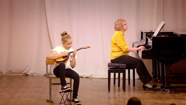 03 - «Антошка» В. Шаинский, исп. Бушмакина Влада, преп. Москавец И. Н., конц. Клячина С. В.
