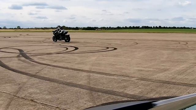 Lamborghini Huracan Turbo против Kawasaki H2R: драг-рейс