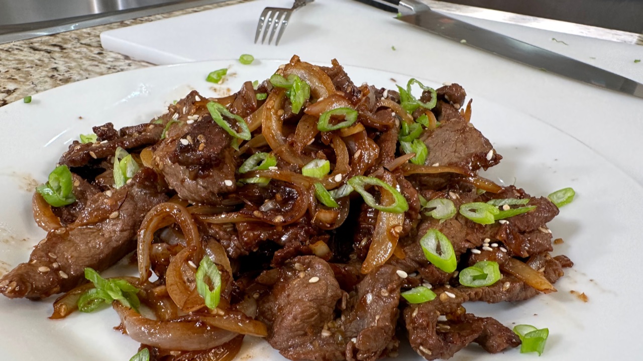 Рецепт вкусного Мяса, Попробуйте этот рецепт! Как вкусно пожарить мясо с луком на праздничный стол!!