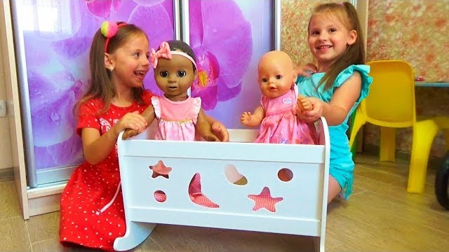 🍼 КРОВАТКА для КУКОЛ! 🛏️ Pretend Play 💕 Рутина маленького блогера 🎥 Кормим Baby Doll 🥣