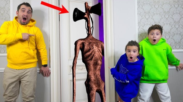 Ужасные звуки в комнате... КТО ПРЯЧЕТСЯ за нашей дверью?! 🤫