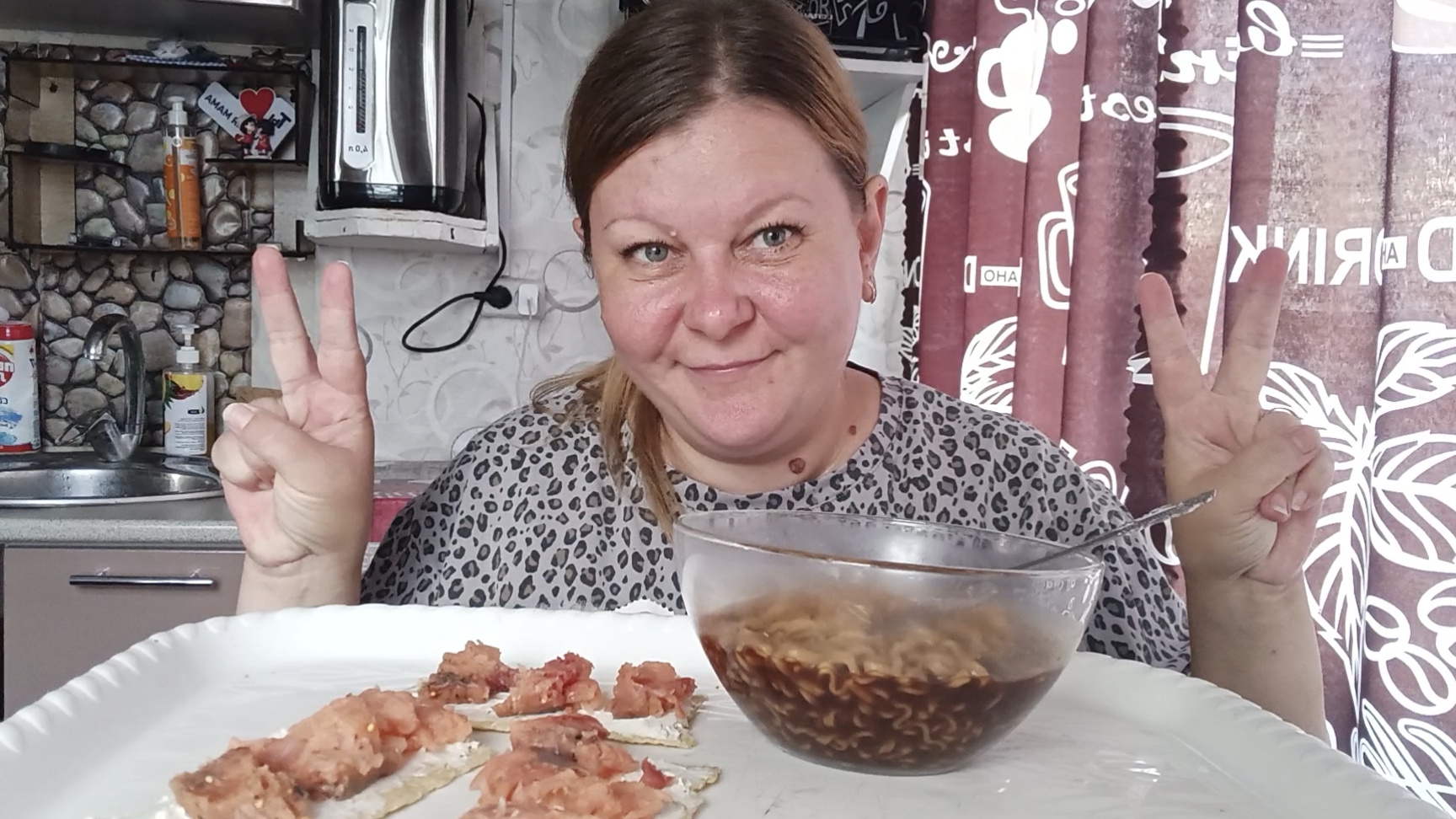 мукбанг/ лапша чан рамен/ бутерброды с рыбой/