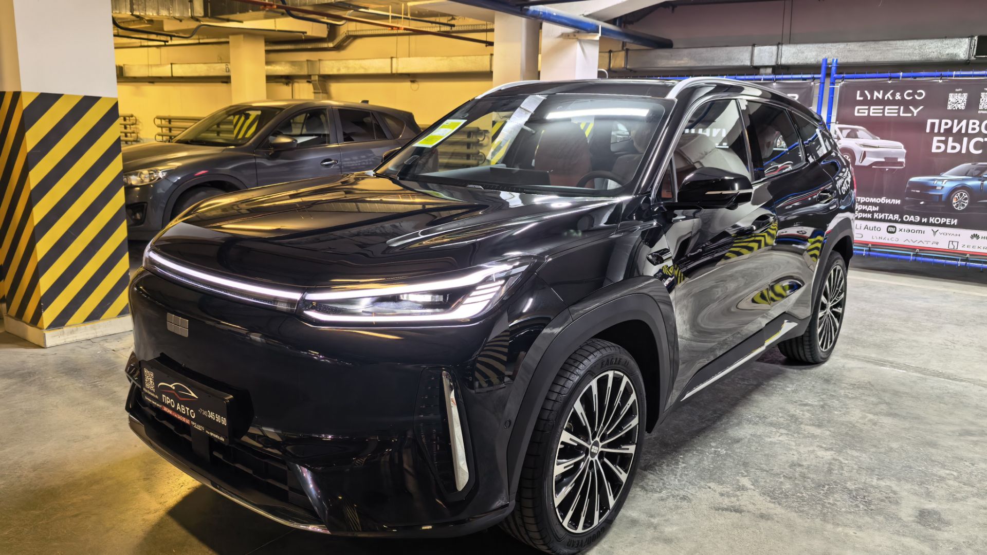 Видеообзор Geely Galaxy M7 2026, черный кузов, серый салон