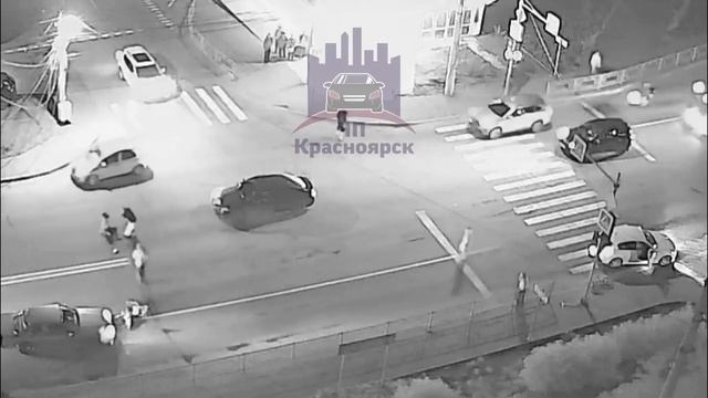 Несовершеннолетние питбайкеры попали в ДТП с легковушкой в Красноярске