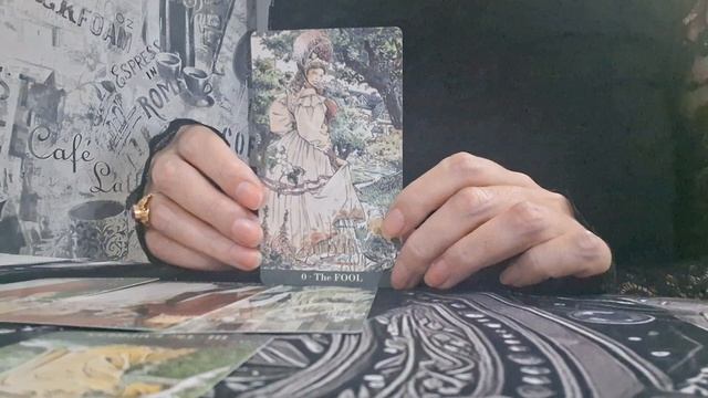 Что творится в его душе? Расклад Таро
