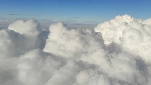Полёт над облаками.