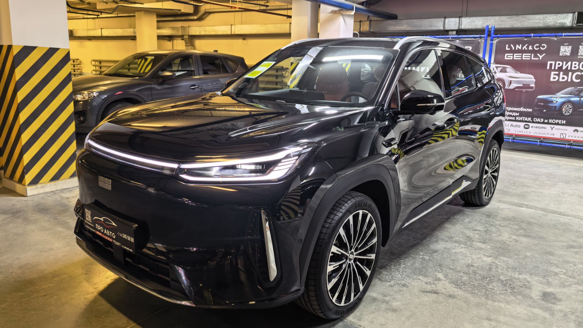 Видеообзор Geely Galaxy M7 2026, черный кузов, оранжевый салон