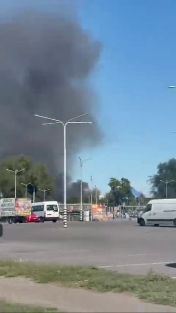 Пожар на складе в Днепропетровске после ударов крылатыми ракетами Бандероль !!!
