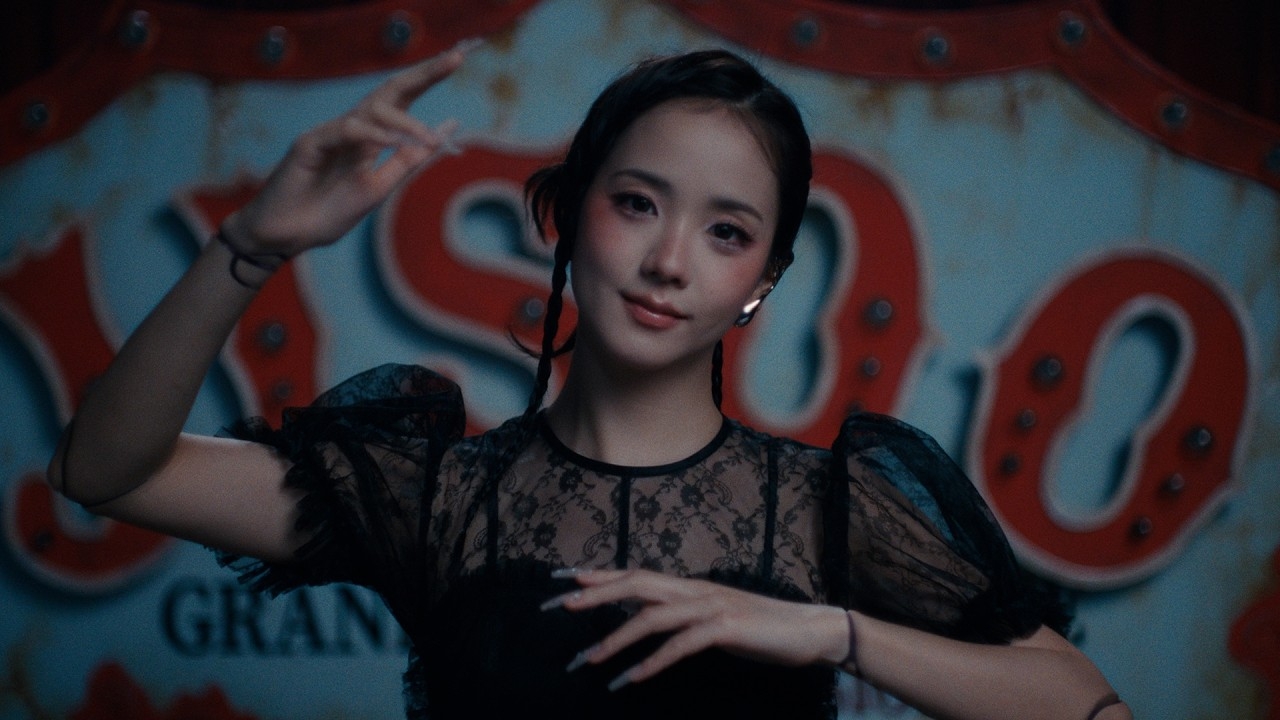 JISOO- 'CLICK'  MV