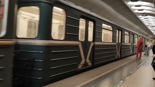 Смотрим и Играем в «Московский метрополитен» (Музыка от Канала «Тлум HD»)