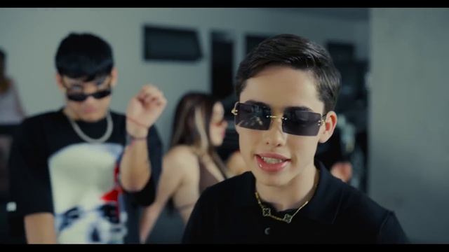 PUNTA CANA - VICTOR MENDIVIL X KEVIN AMF (Video Oficial)