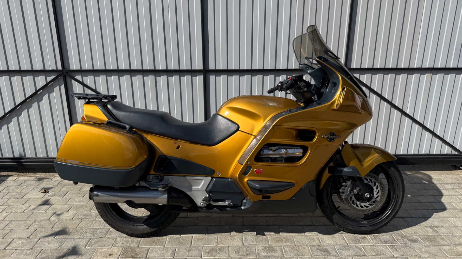 Обзор мотоцикла Honda St1100, 1999год.
