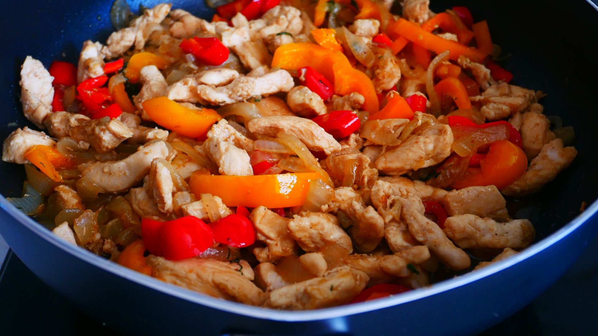 Куриное филе с овощами на сковороде Рецепт на ужин