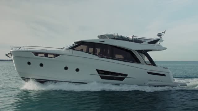 Моторная яхта Greenline 45 Coupe