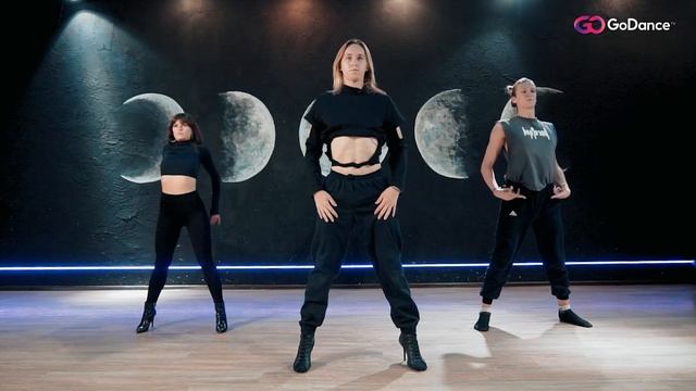 Урок танцев Vogue под Wannabe: учим базу с Arty на GoDance