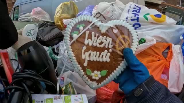 Как_я_зарабатываю_лазая_по_мусоркам_Питера_Dumpster старое заблокированное_Diving28_RUSSIA