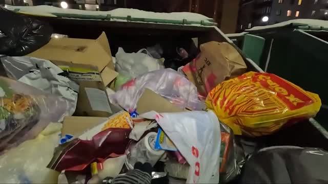 Как_я_зарабатываю_лазая_по_мусоркам_Питера_Dumpster_Diving_RUSSIA21