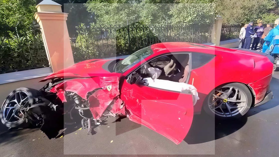 Суперкар Ferrari протаранил внедорожник в центре Москвы