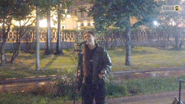 «Айсберг» под летним дождём на Чистых прудах