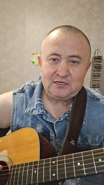 Изгиб гитары жёлтой...